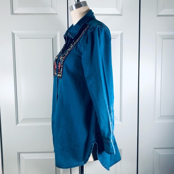 Holding Horses Anthro Embroidered Button Down Blue Denim Shirt Size 4 - Picture 9 of 10